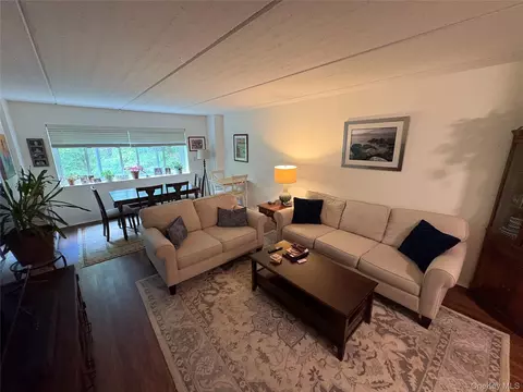 416 Benedict Ave #4A, Greenburgh, NY 10591