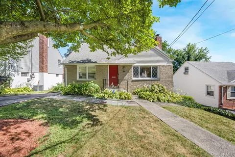 104 Lefferts Rd, Yonkers, NY 10705
