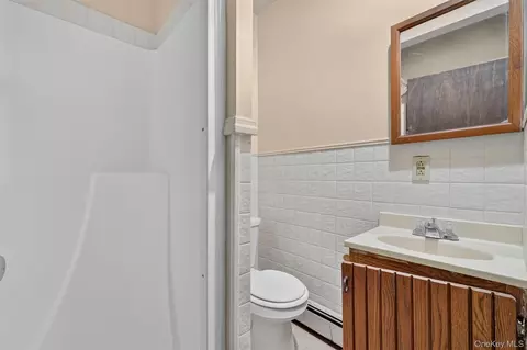 Bath - 25 Red Mills Rd, Shawangunk, NY 12589 photo 4 of 4