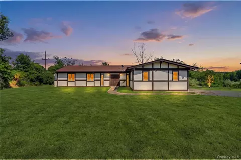 25 Red Mills Rd, Shawangunk, NY 12589