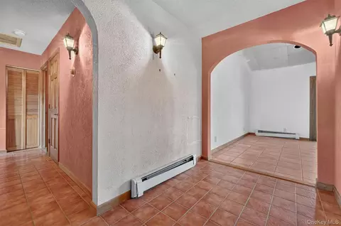 Entry Way - 25 Red Mills Rd, Shawangunk, NY 12589 photo 1 of 2