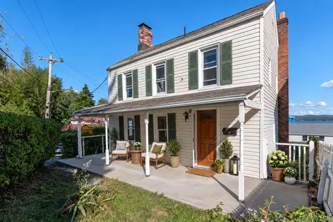 7 Van Houten St, Clarkstown, NY 10960
