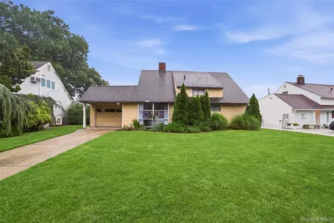 161 Duckpond Dr N, Wantagh, NY 11793