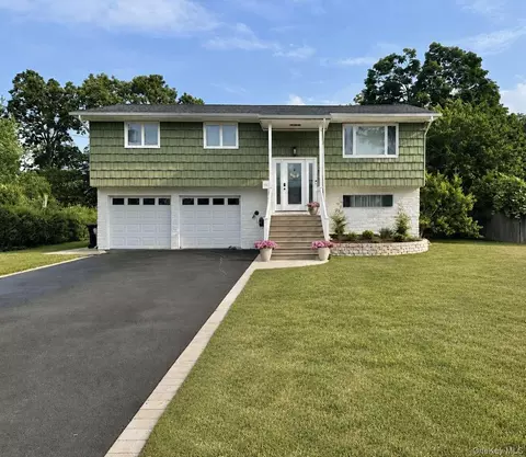 122 Jordan St, Bay Shore, NY 11706