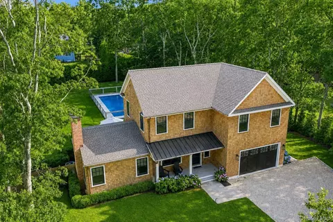 15 Wild Cherry Ln, East Quogue, NY 11942