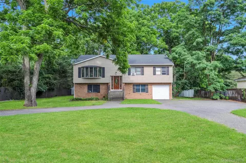 87 Holbrook Rd, Centereach, NY 11720