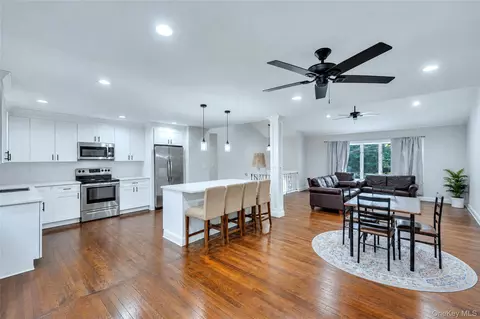 87 Holbrook Rd, Centereach, NY 11720