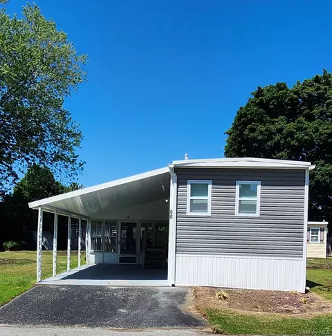 60 Valley Frg, Bohemia, NY 11716