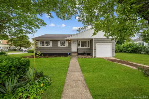 504 Decatur St, Uniondale, NY 11553