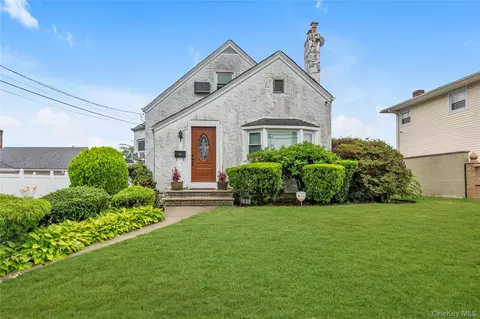 1639 N Empire St, Elmont, NY 11003