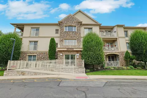 32 N De Baun Ave #207, Ramapo, NY 10901