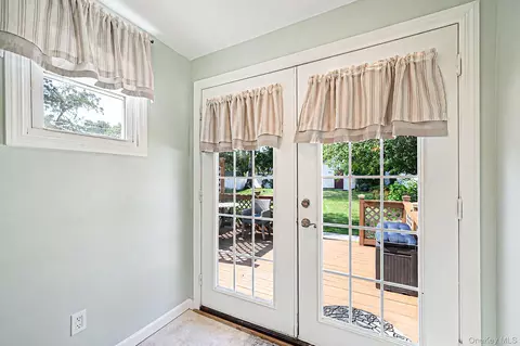 Entry Way - 59 Northridge St, Patchogue, NY 11772 photo 3 of 3
