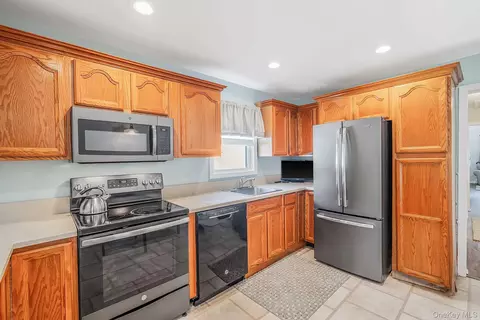 Kitchen - 59 Northridge St, Patchogue, NY 11772 photo 2 of 4