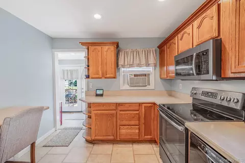Kitchen - 59 Northridge St, Patchogue, NY 11772 photo 4 of 4