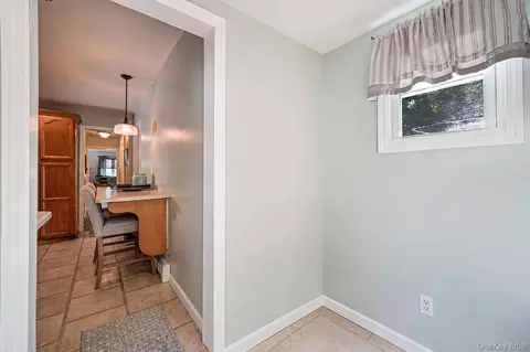 Entry Way - 59 Northridge St, Patchogue, NY 11772 photo 2 of 3