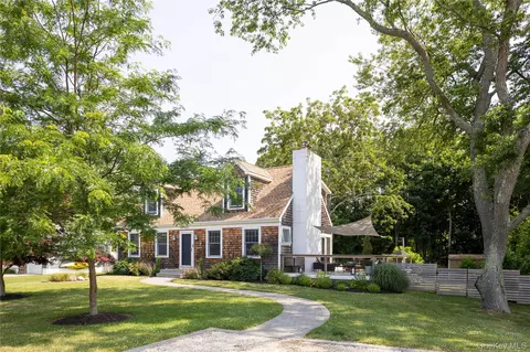 1050 Bayview Ave, Southold, NY 11971