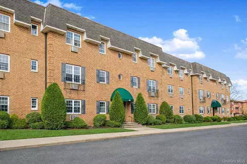 414 Maryland Ave #2C, Staten Island, NY 10305
