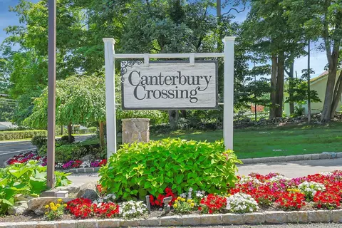 28 Cheshire Ln, Yorktown, NY 10598