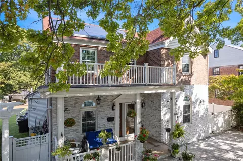 82-27 Utopia Pkwy, Jamaica, NY 11432