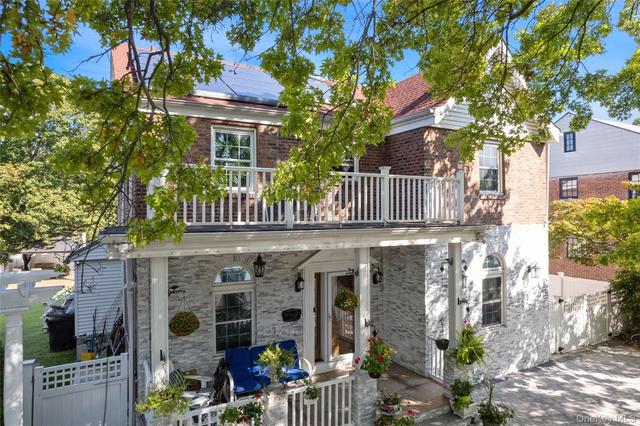 82-27 Utopia Pkwy, Jamaica, NY 11432