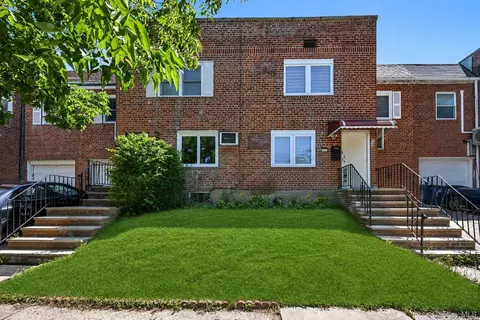 76-37 Vleigh Pl, Flushing, NY 11367