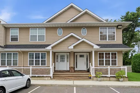 723 Carman Ave #9, Westbury, NY 11590