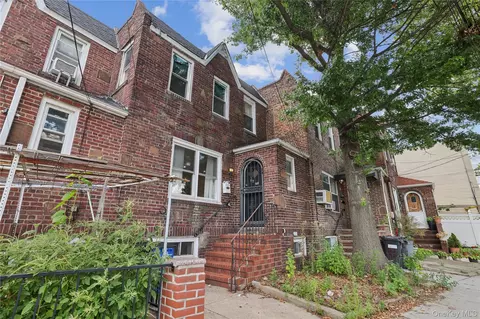 57-68 Mazeau St, Maspeth, NY 11378