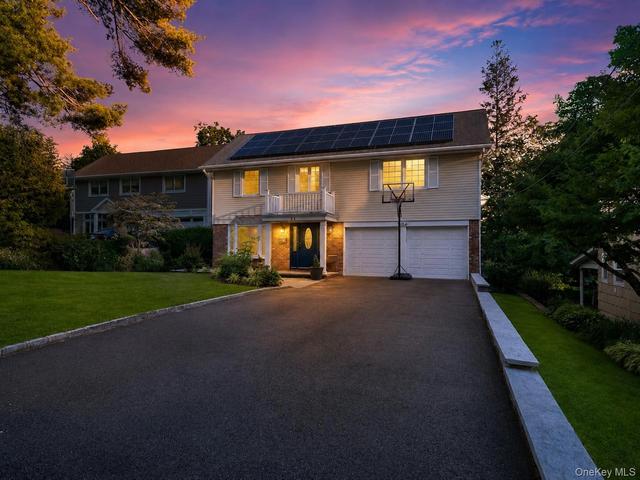 36 Combes Dr, North Hempstead, NY 11030