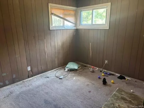 Bedroom - 427 Doctors Path, Riverhead, NY 11901 photo 1 of 3