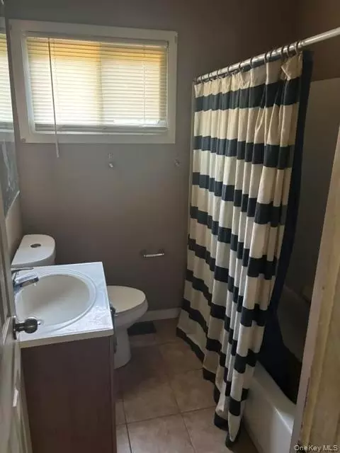 Bath - 427 Doctors Path, Riverhead, NY 11901 photo 1 of 1