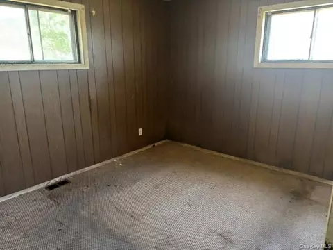 Bedroom - 427 Doctors Path, Riverhead, NY 11901 photo 3 of 3