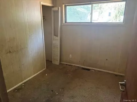 Bedroom - 427 Doctors Path, Riverhead, NY 11901 photo 2 of 3