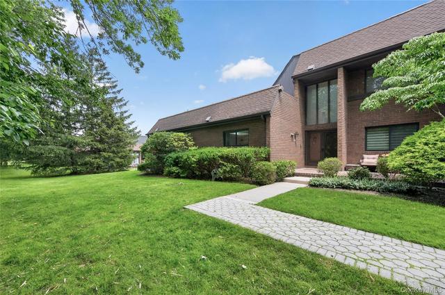 66 Chestnut Hl, North Hempstead, NY 11576