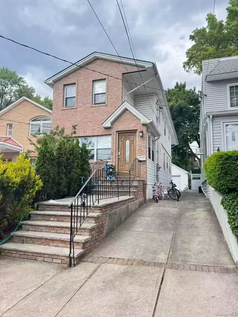 42-05 249th St, New York, NY 11363