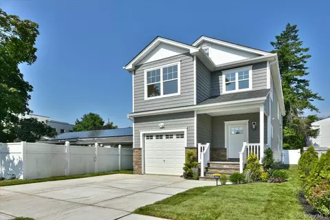 44 Bell St, Valley Stream, NY 11580