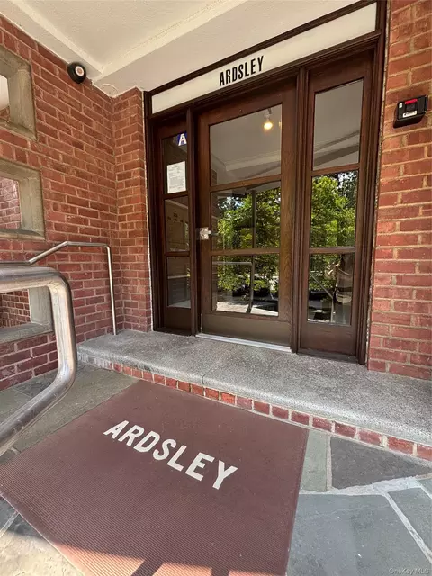 235 Garth Rd #A6F, Scarsdale, NY 10583