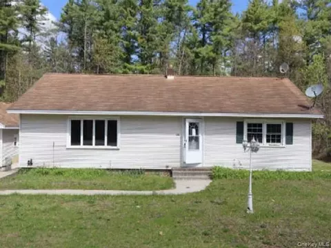 393 Reynolds Rd, Fort Edward, NY 12828