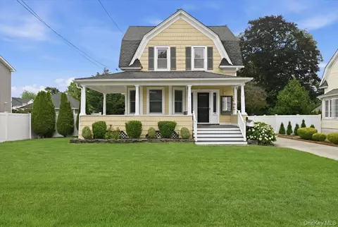 991 Cottage Pl, Baldwin, NY 11510