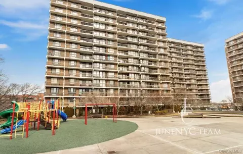15038 Union Tpke #8M, New York, NY 11367