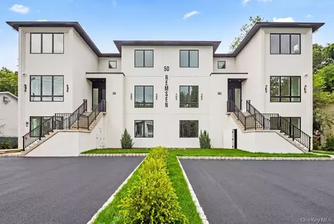 50 Remsen Ave #111, Ramapo, NY 10952
