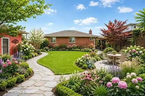 100 Memphis Ave, South Floral Park, NY 11001