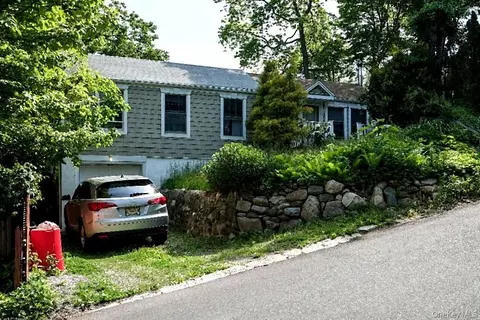 51 Aloma Rd, Rocky Point, NY 11778