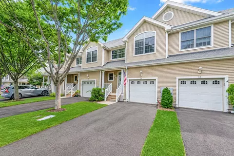 66 Brianna Dr, Setauket, NY 11733