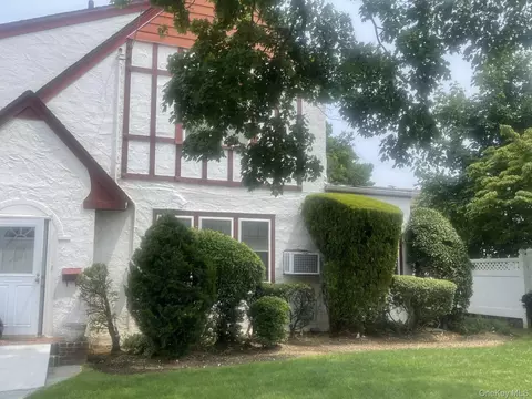 334 Westwood Rd, Woodmere, NY 11598