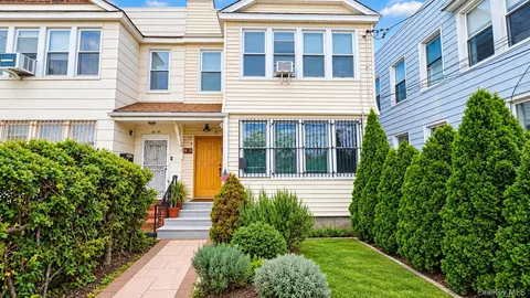 64-09 Woodside Ave #2 FAMILY FRAME, New York, NY 11377