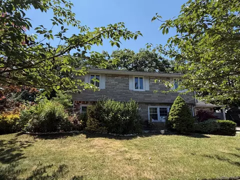 1067 N New York Dr, Massapequa, NY 11758