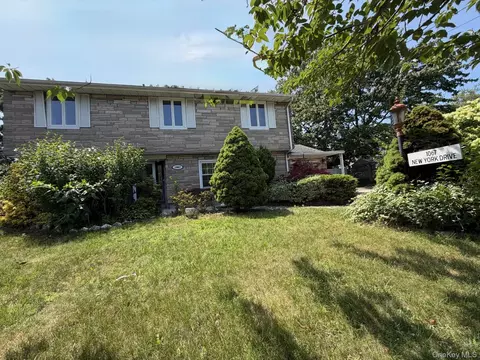 1067 N New York Dr, Massapequa, NY 11758