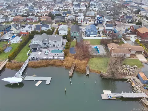 145 Kingston Blvd, Island Park, NY 11558