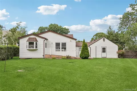 Exterior - 62 Sharp St, Patchogue, NY 11772 photo 1 of 3