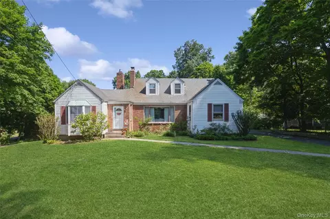 199 N Country Rd, Port Jefferson, NY 11777
